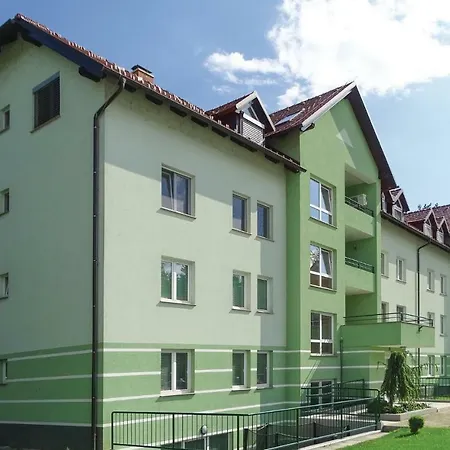 Amazing In With 2 Bedrooms And Wifi شقة *